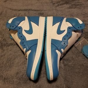 Air Jordan 1 UNC